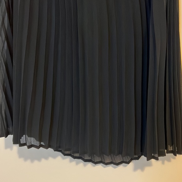 Black Pleated Skirt - Picture 4 of 5